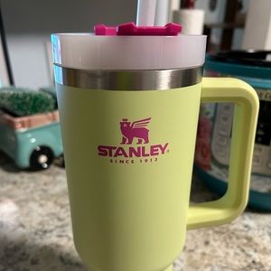 Citron 40 oz water bottled used